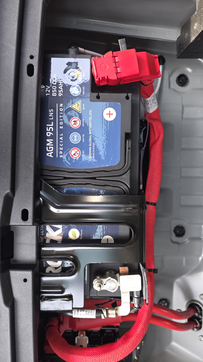 BMW X3 배터리 교체용 SEBANG AGM95L 95Ah 장착 실사진