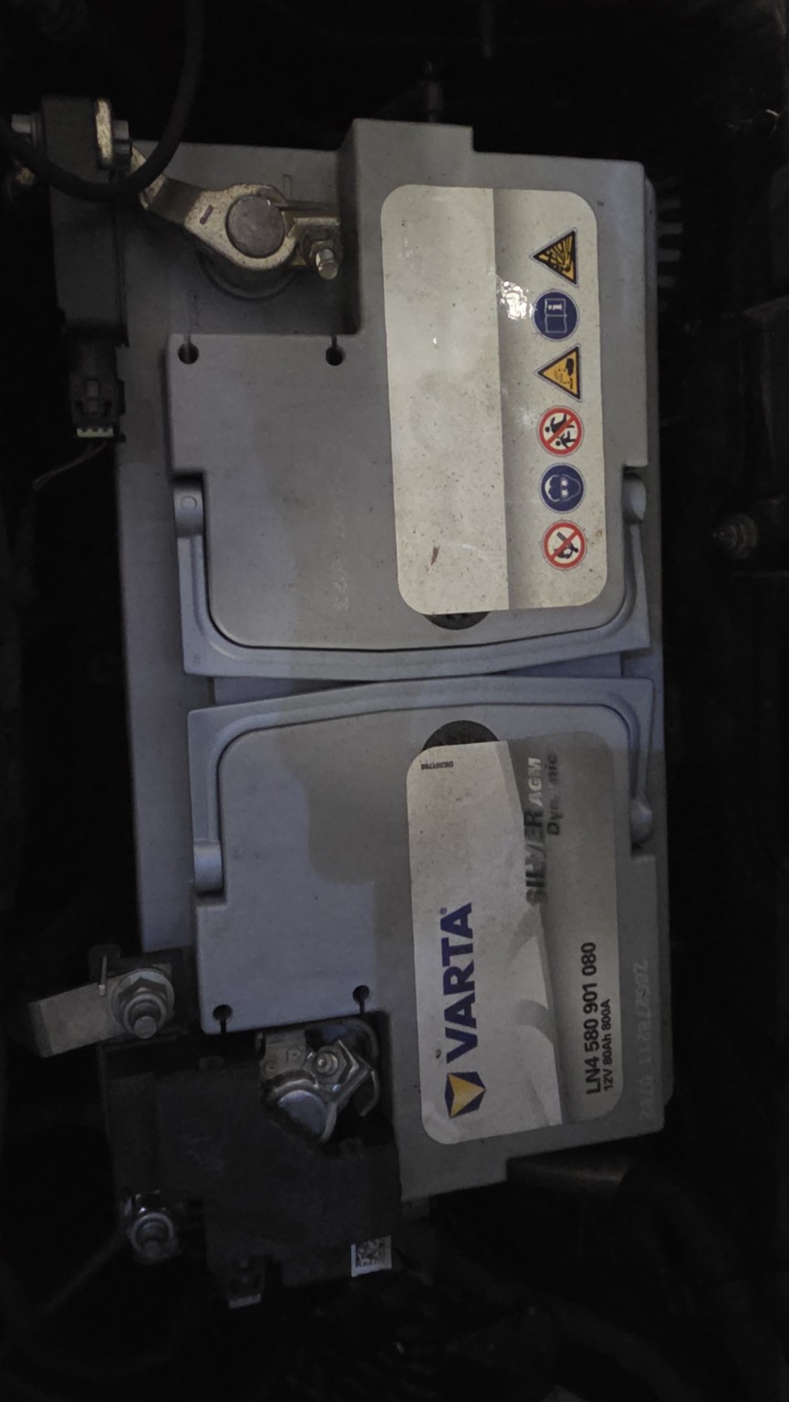 벤츠 E300 배터리 바르타 AGM 12V 80Ah 800A 라벨 확인