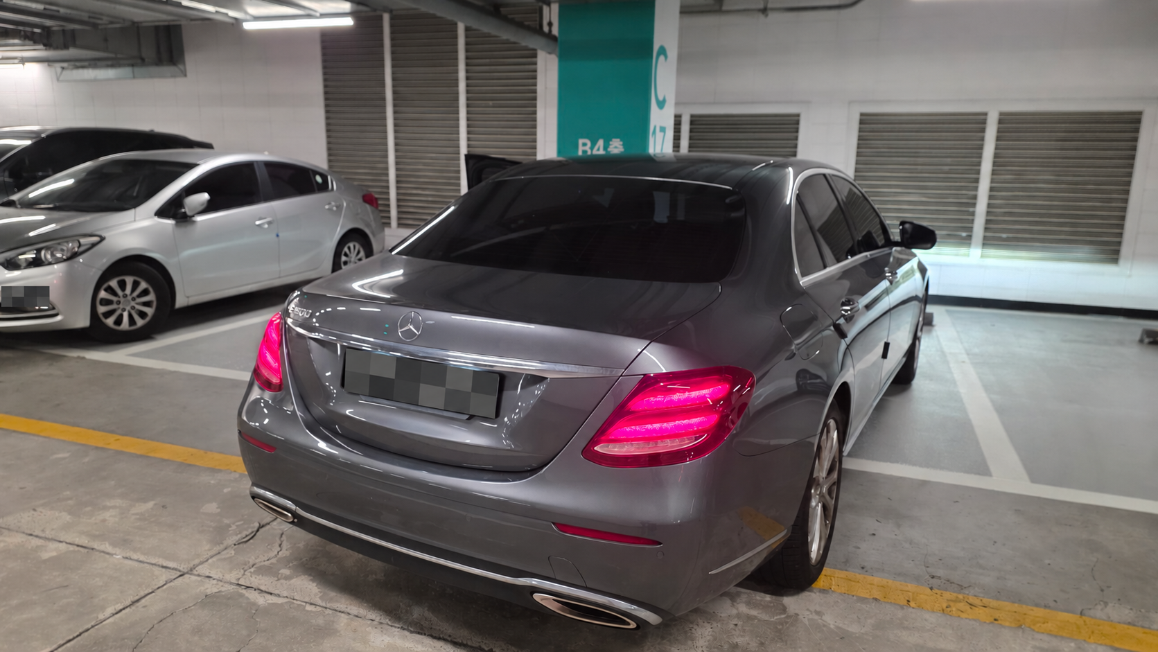 벤츠 E300 배터리 교체 상담 대상 W213 세단 현장 사진
