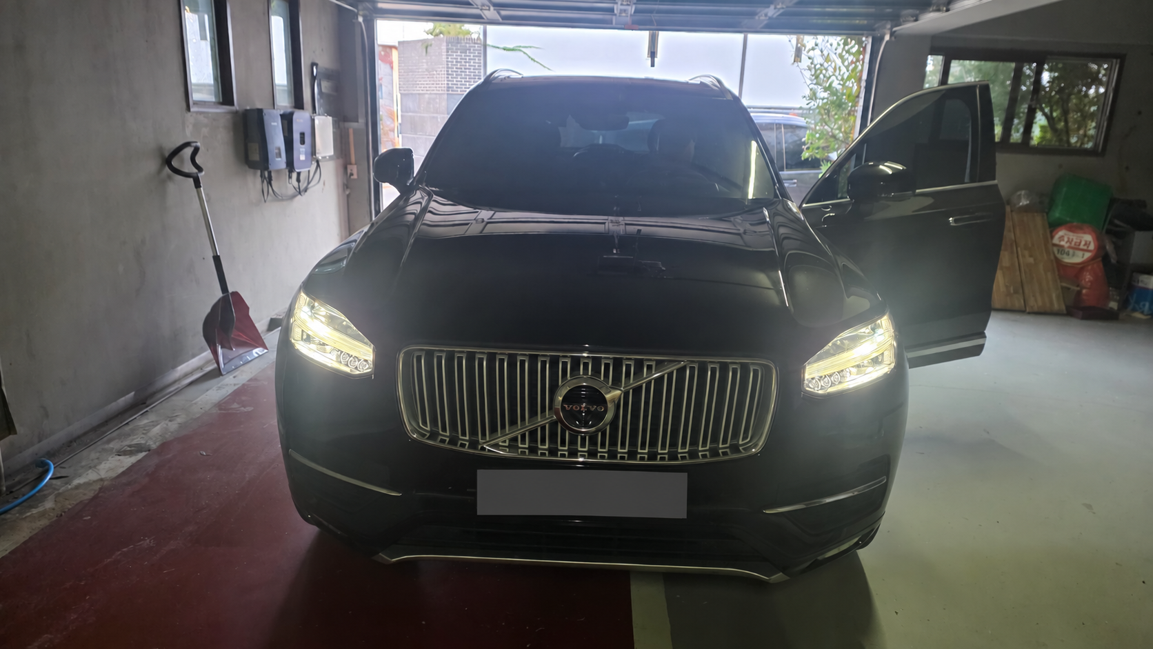볼보 XC90 배터리 교체 상담 차량 전면
